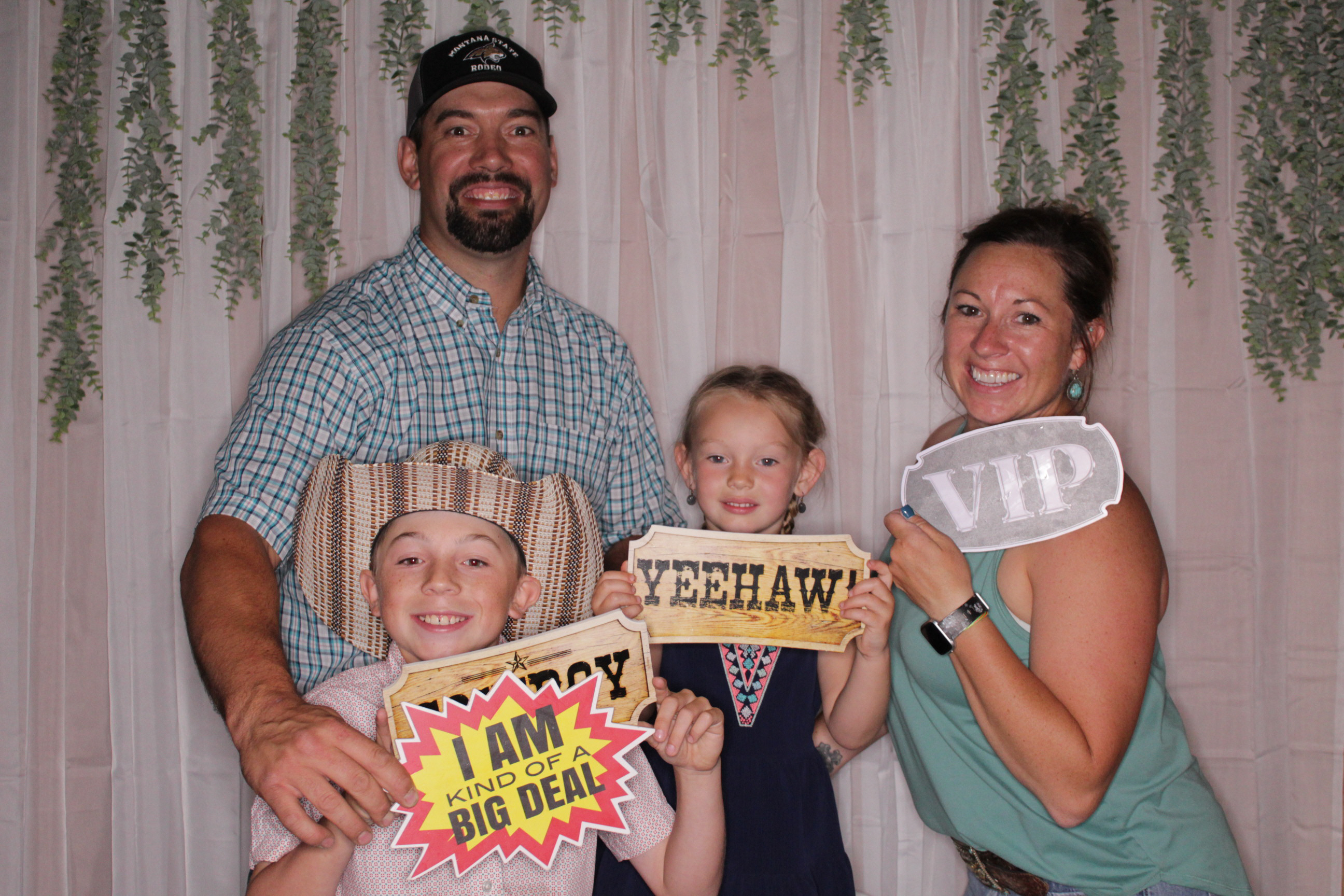 Carson and Harlie's Wedding | View more photos from the event at gallery.photoboothbillings.com/u/PhotoBoothBillings/Carson-and-Harlies-Wedding